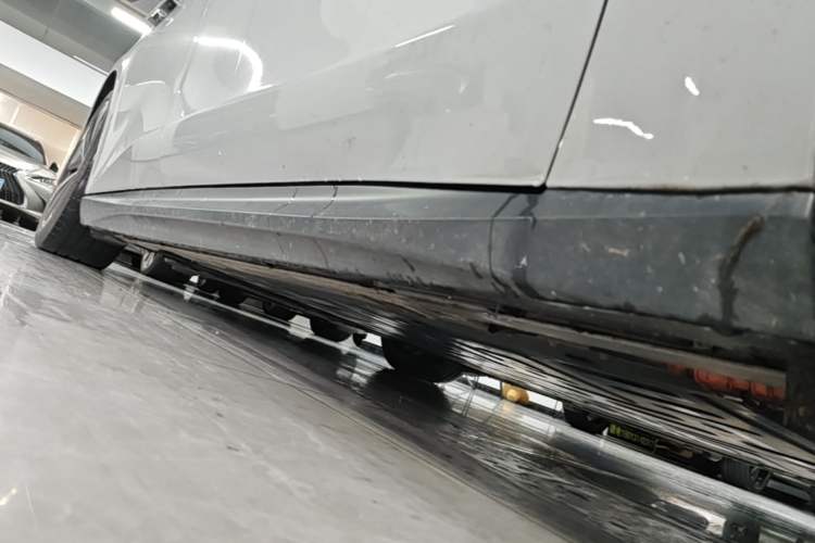 Used Nio ET5T 2024 75kWh Touring Right Side Sill