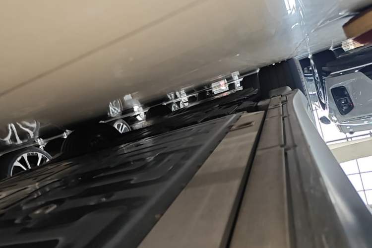 Used Nio ET5T 2024 75kWh Touring Right Side Sill