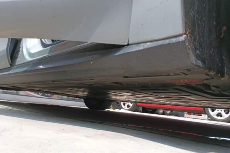 Used Nio ET5T 2024 75kWh Touring Right Side Sill