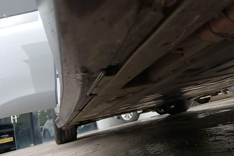 Used Nio ET5T 2024 75kWh Touring Right Side Sill