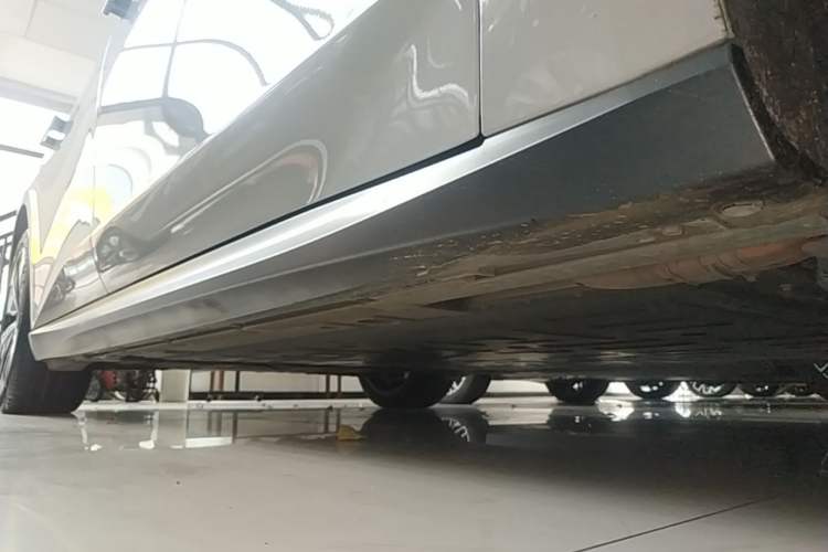 Used Nio ET5T 2024 75kWh Touring Right Side Sill