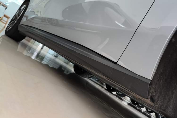 Used Nio ET5T 2024 75kWh Touring Right Side Sill