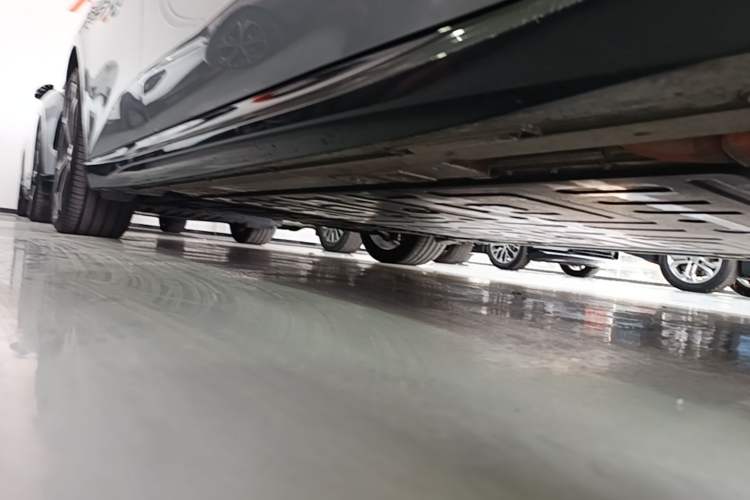 Used Nio ET5T 2024 75kWh Touring Right Side Sill