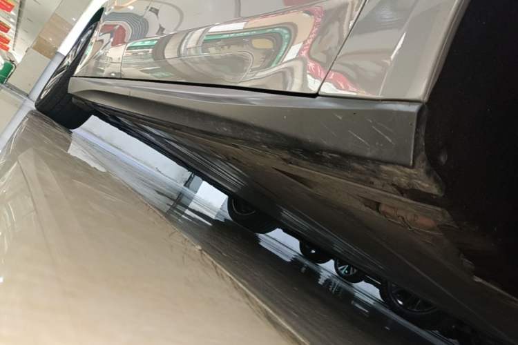 Used Nio ET5T 2024 75kWh Touring Right Side Sill