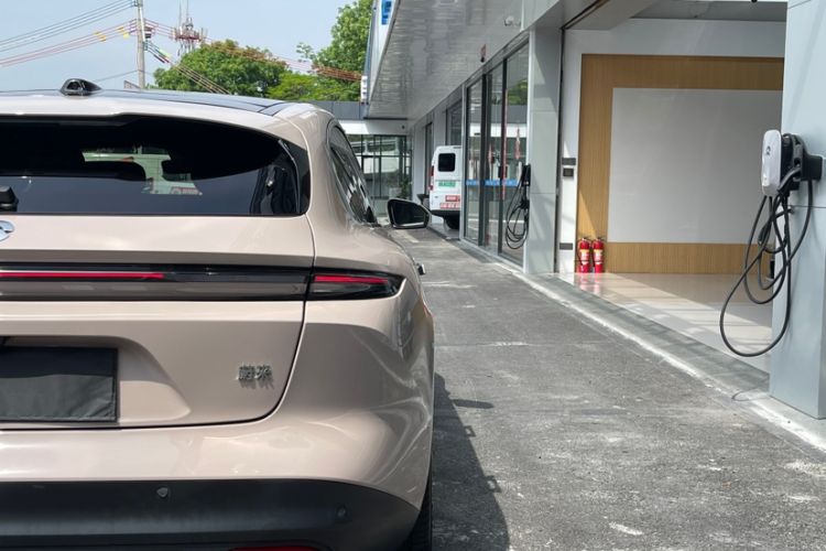 Used Nio ET5T 2024 75kWh Touring Exterior 7