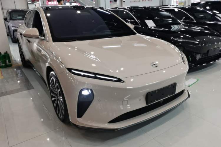 Used Nio ET5T 2024 75kWh Touring Front Right 45 Deg
