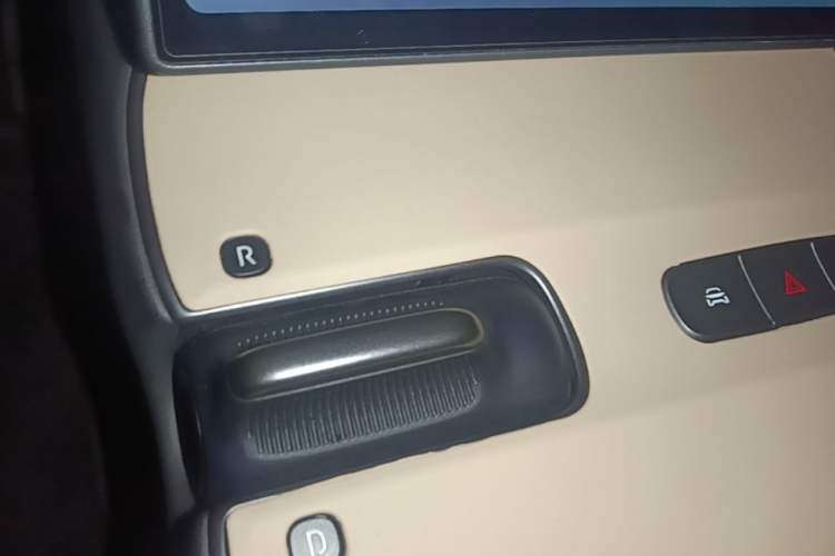 Used Nio ET5T 2024 75kWh Touring Gear Lever