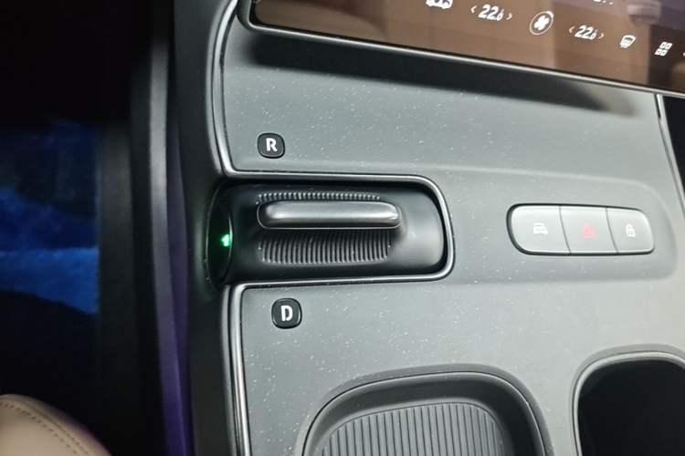 Used Nio ET5T 2024 75kWh Touring Gear Lever