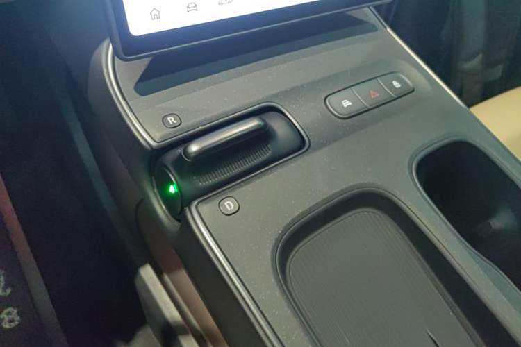 Used Nio ET5T 2024 75kWh Touring Gear Lever
