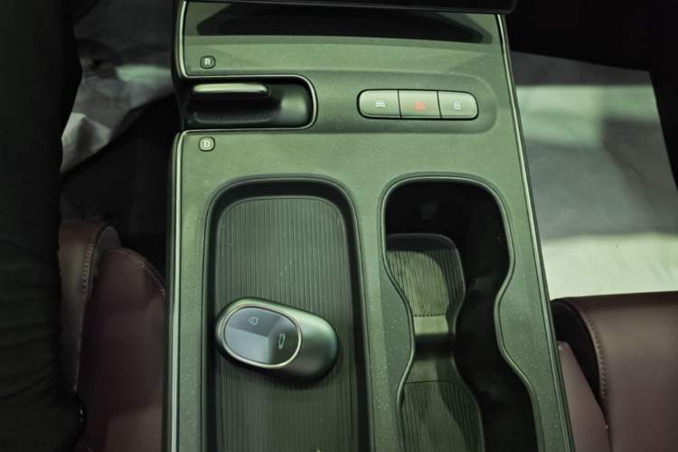 Used Nio ET5T 2024 75kWh Touring Gear Lever