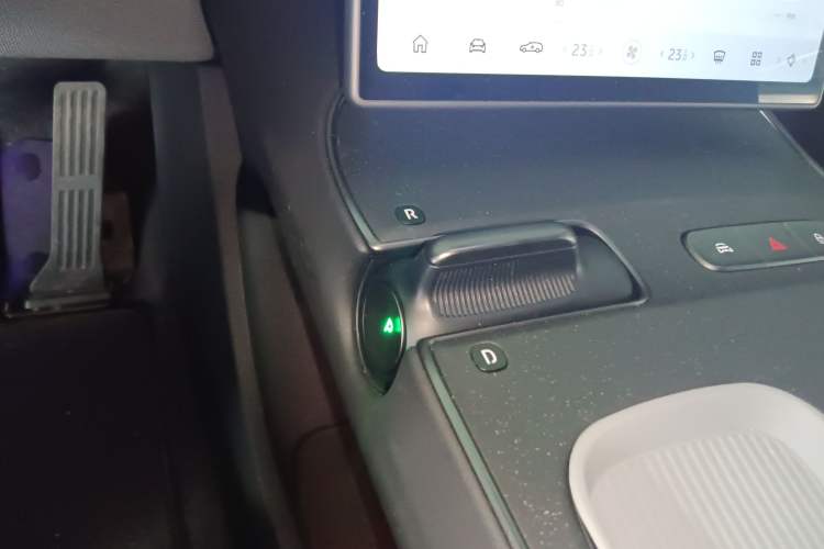 Used Nio ET5T 2024 75kWh Touring Gear Lever