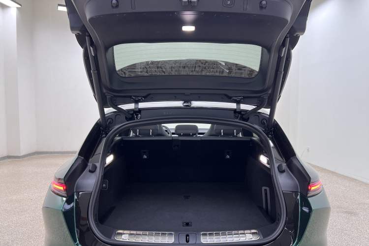Used Nio ET5T 2024 75kWh Touring Interior 8