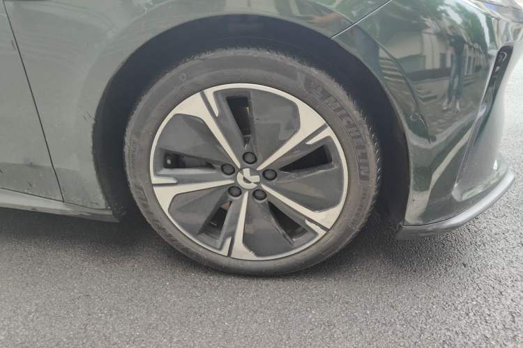 Used Nio ET5T 2024 75kWh Touring Right Front Wheel Hub