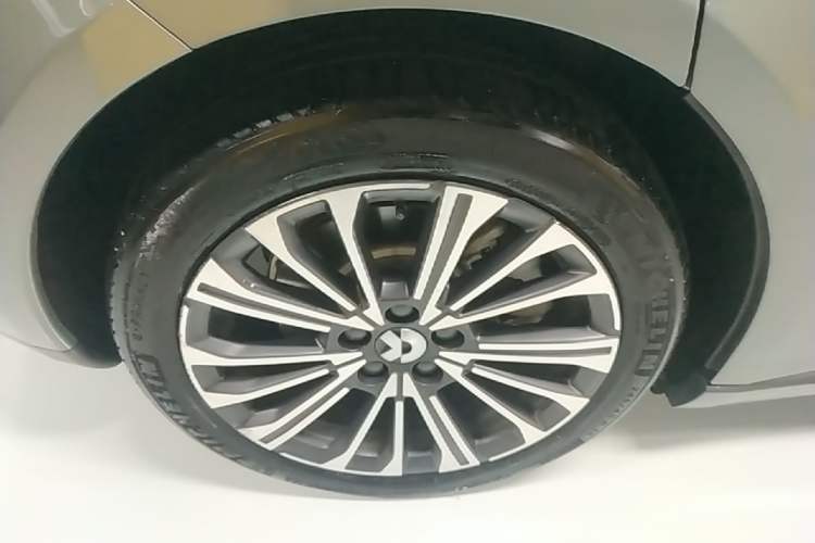 Used Nio ET5T 2024 75kWh Touring Right Rear Wheel Hub