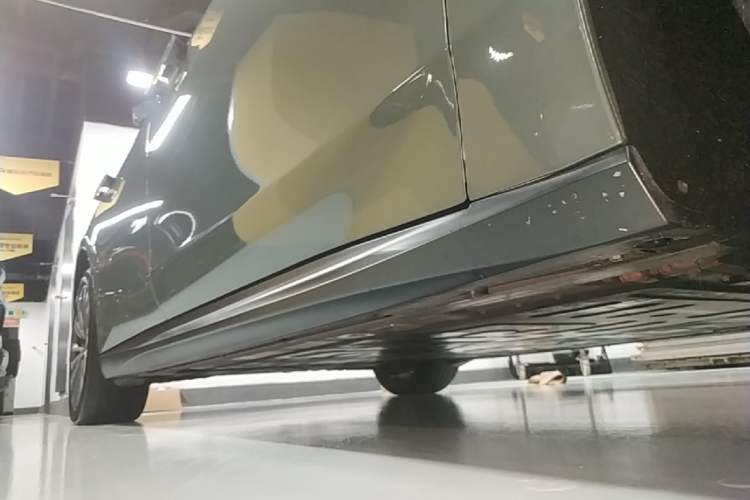Used Nio ET5T 2024 75kWh Touring Right Side Sill