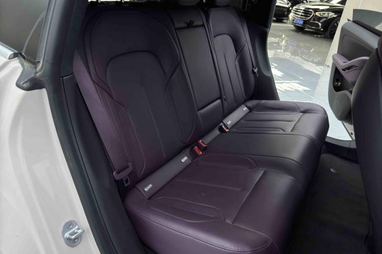 Used Nio ET5T 2024 75kWh Touring Interior 10