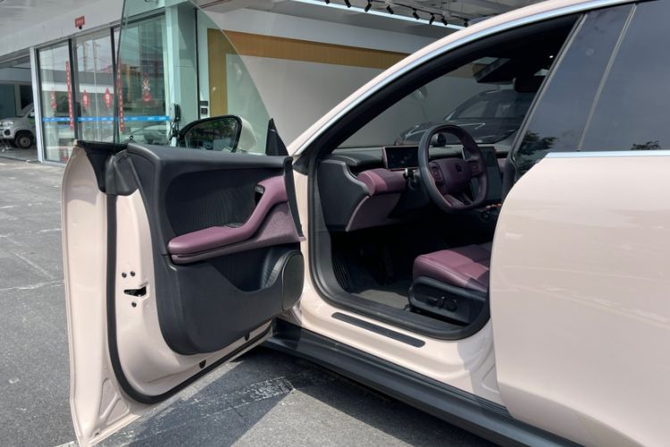 Used Nio ET5T 2024 75kWh Touring Interior 8