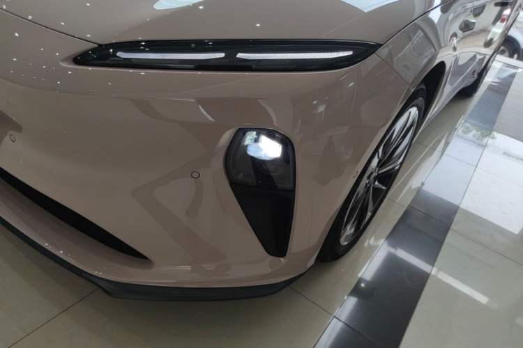 Used Nio ET5T 2024 75kWh Touring Left Front Headlight