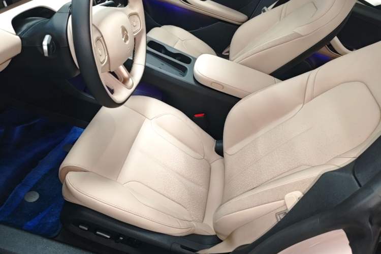 Used Nio ET5T 2024 75kWh Touring Left Front Seat