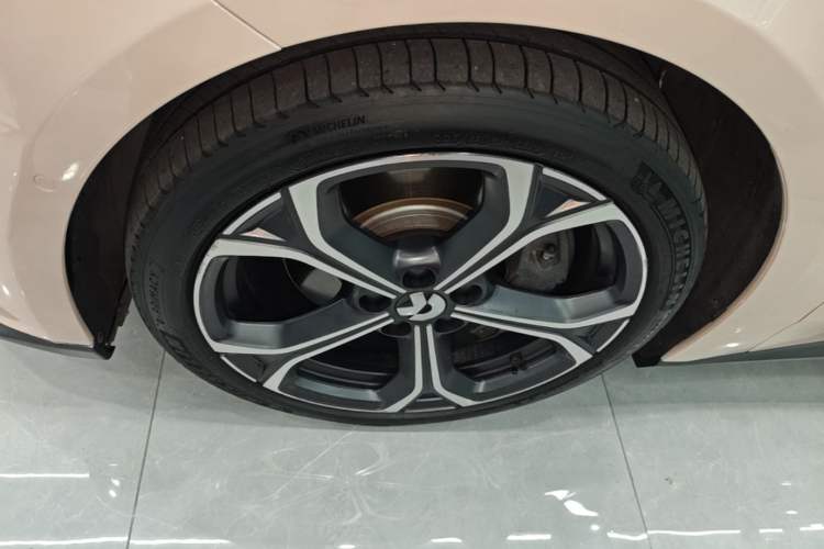 Used Nio ET5T 2024 75kWh Touring Left Front Wheel Hub