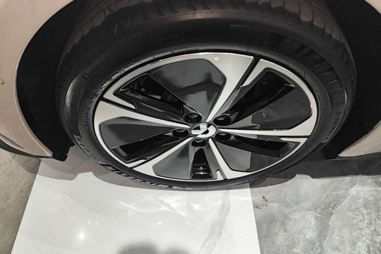 Used Nio ET5T 2024 75kWh Touring Left Front Wheel Hub