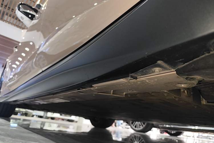 Used Nio ET5T 2024 75kWh Touring Left Side Sill