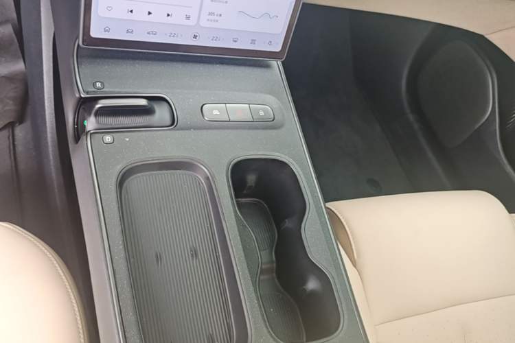 Used Nio ET5T 2024 75kWh Touring Gear Lever