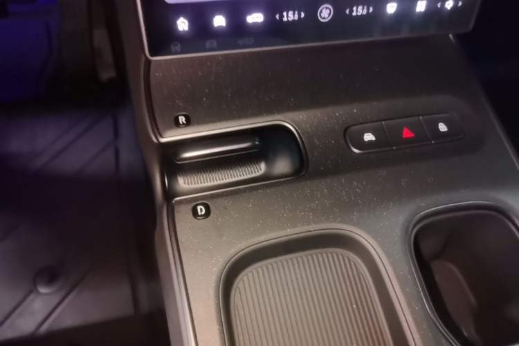 Used Nio ET5T 2024 75kWh Touring Gear Lever