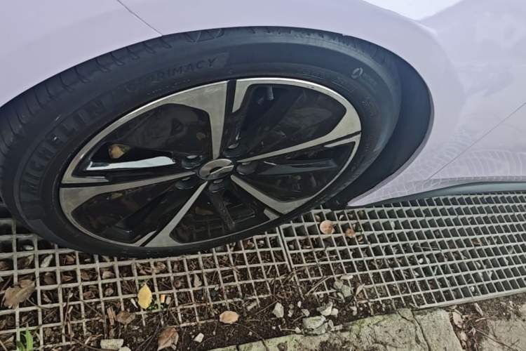 Used Nio ET5T 2024 75kWh Touring Left Front Wheel Hub
