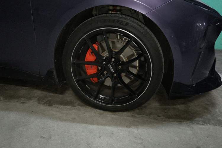 Used Nio ET5T 2024 75kWh Touring Right Front Wheel Hub
