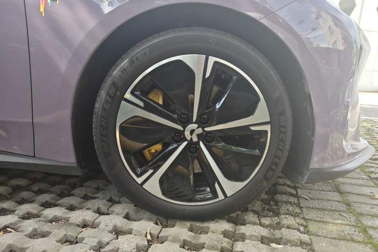 Used Nio ET5T 2024 75kWh Touring Right Front Wheel Hub
