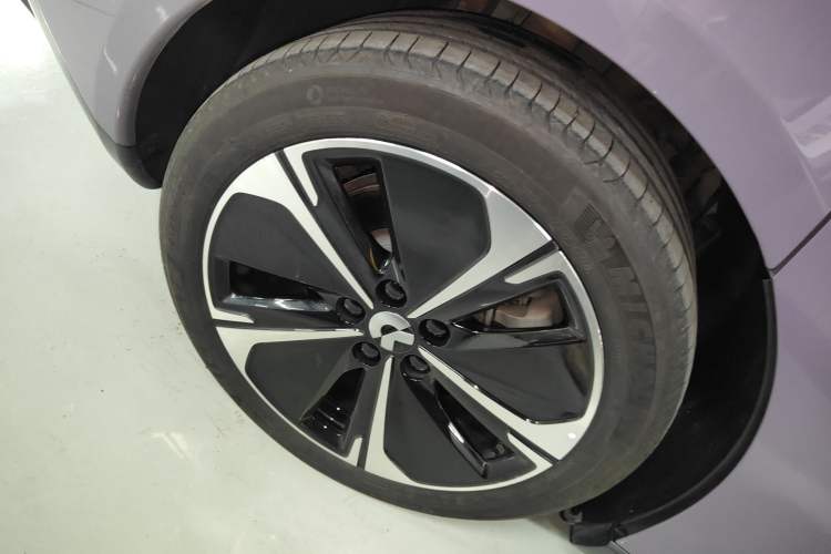 Used Nio ET5T 2024 75kWh Touring Right Rear Wheel Hub