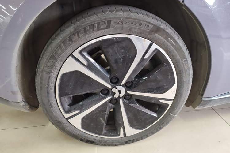 Used Nio ET5T 2024 75kWh Touring Right Rear Wheel Hub