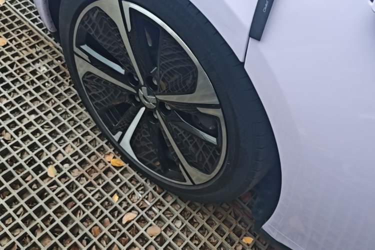 Used Nio ET5T 2024 75kWh Touring Right Rear Wheel Hub