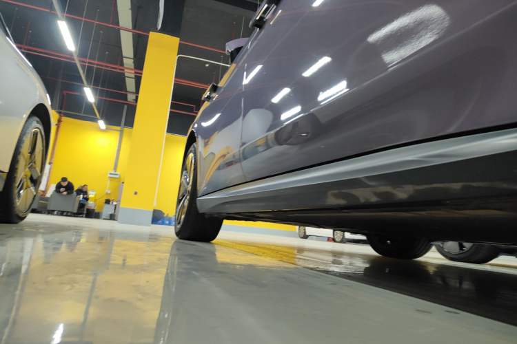 Used Nio ET5T 2024 75kWh Touring Right Side Sill