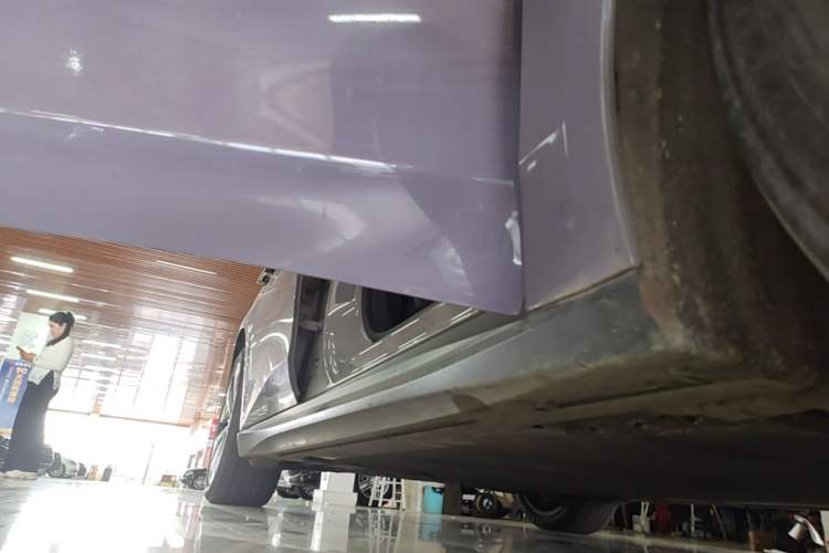 Used Nio ET5T 2024 75kWh Touring Right Side Sill