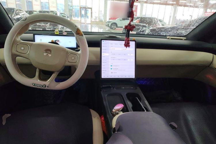 Used Nio ET5T 2024 75kWh Touring Center Console