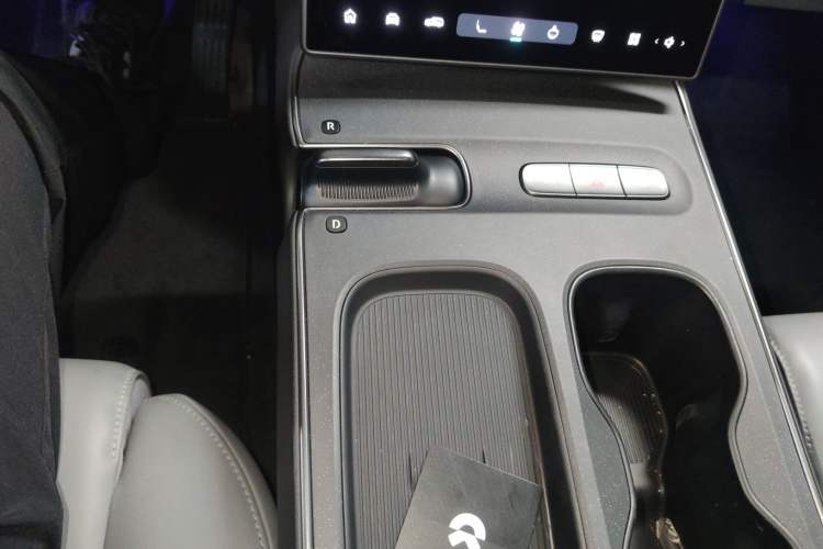 Used Nio ET5T 2024 75kWh Touring Gear Lever