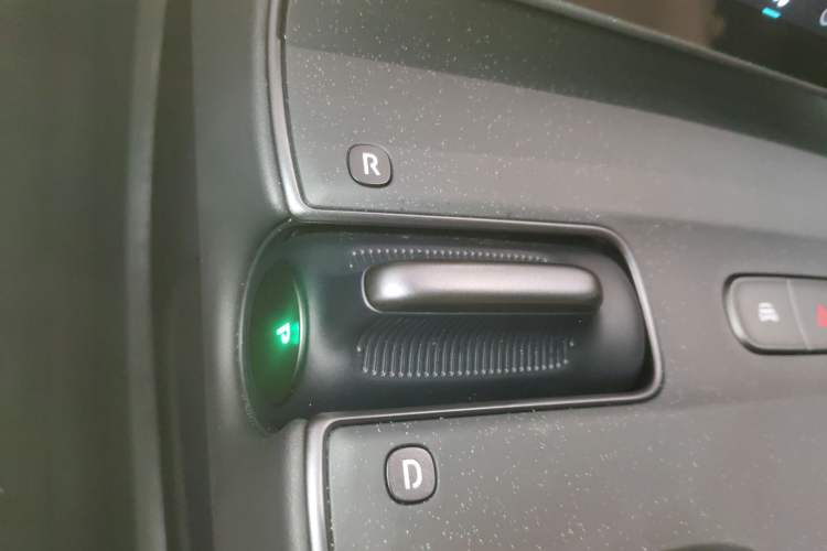 Used Nio ET5T 2024 75kWh Touring Gear Lever