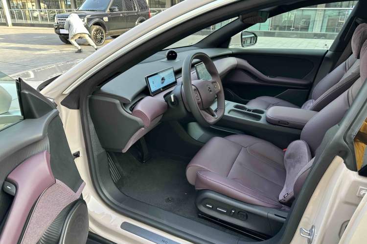 Used Nio ET5T 2024 75kWh Touring Interior 11