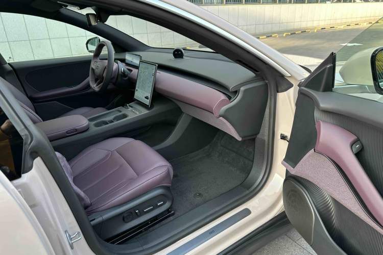 Used Nio ET5T 2024 75kWh Touring Interior 13