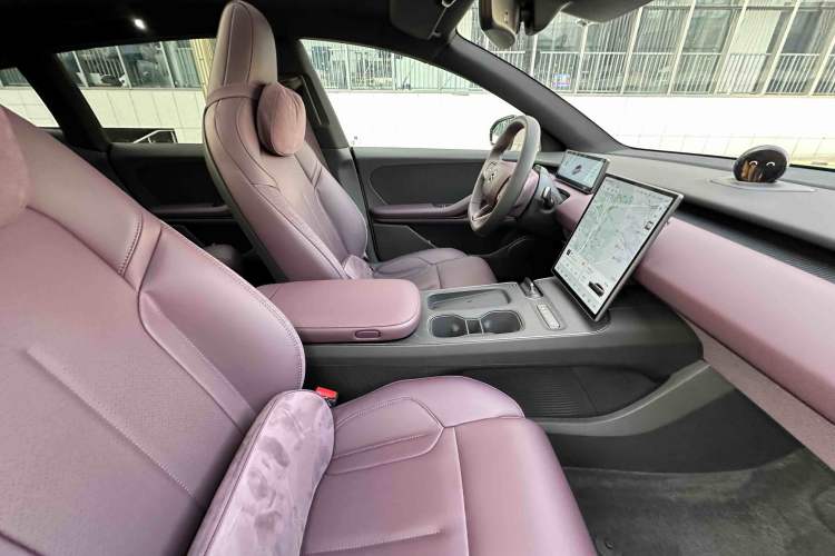 Used Nio ET5T 2024 75kWh Touring Interior 15
