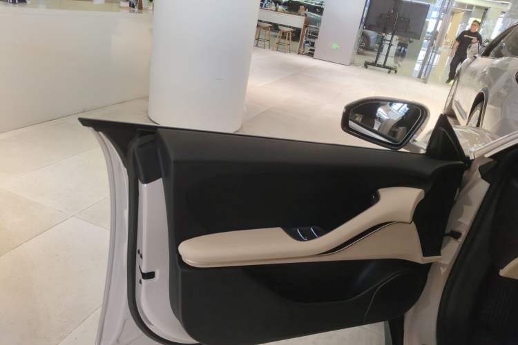 Used Nio ET5T 2024 75kWh Touring Interior 7