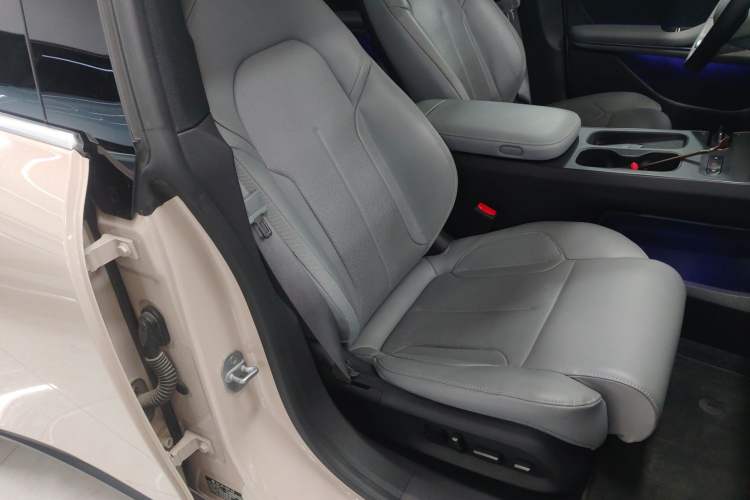 Used Nio ET5T 2024 75kWh Touring Right Front Seat