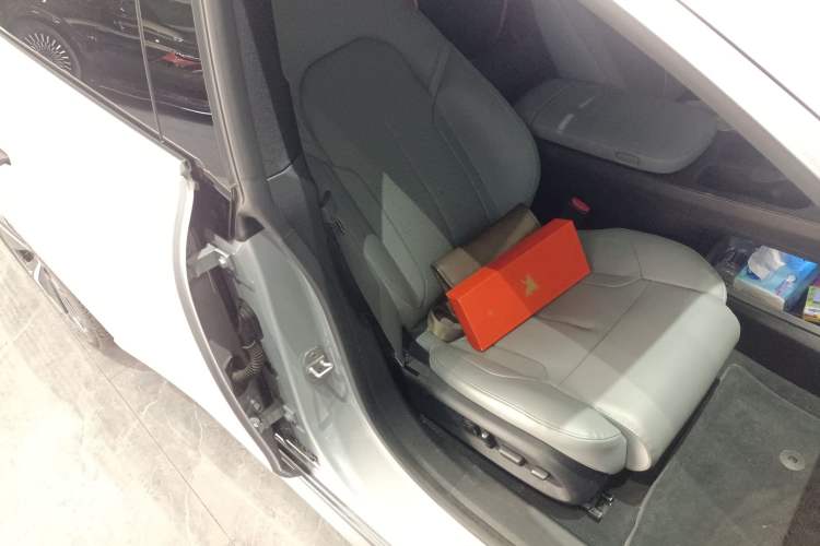 Used Nio ET5T 2024 75kWh Touring Right Front Seat