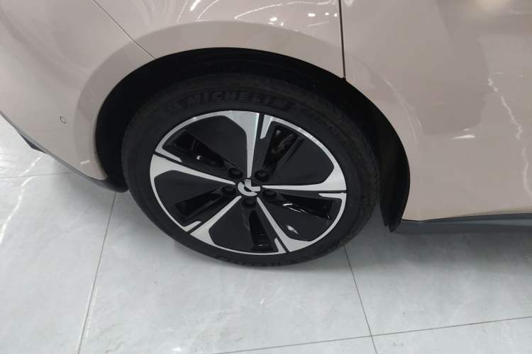 Used Nio ET5T 2024 75kWh Touring Right Rear Wheel Hub