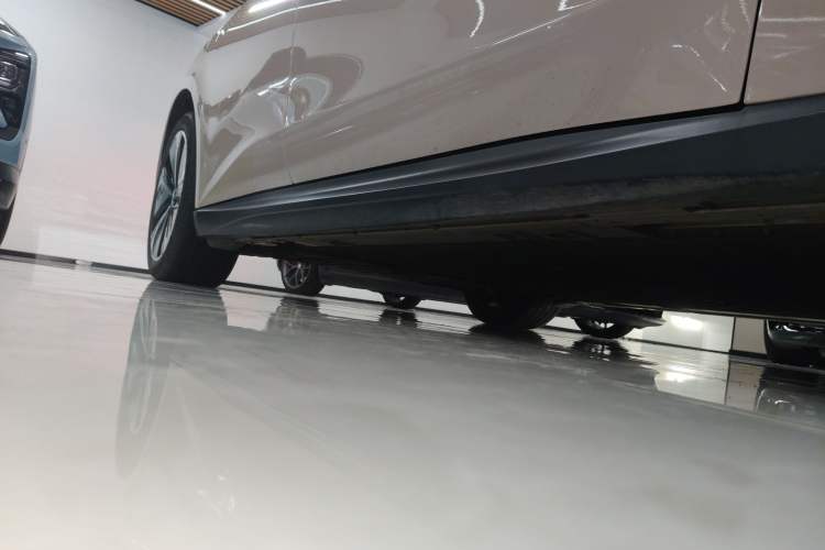 Used Nio ET5T 2024 75kWh Touring Right Side Sill