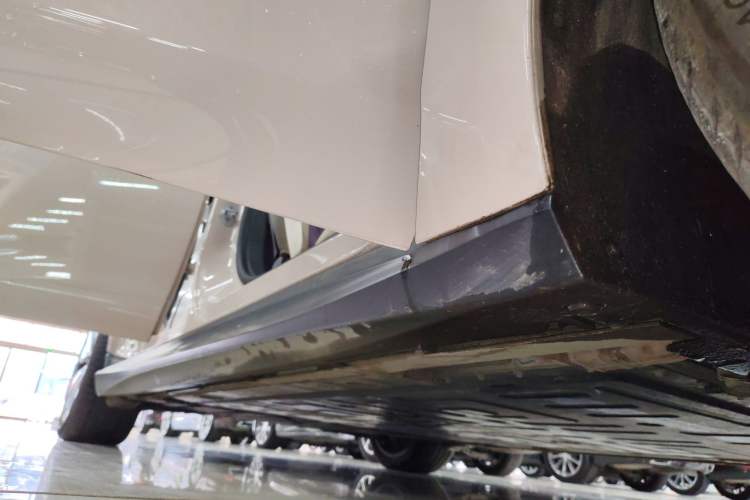 Used Nio ET5T 2024 75kWh Touring Right Side Sill