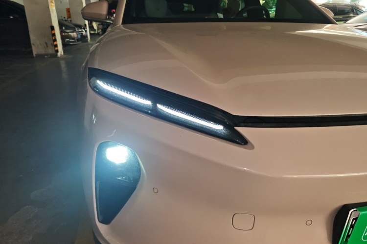 Used Nio ET5T 2024 75kWh Touring Right Front Headlight