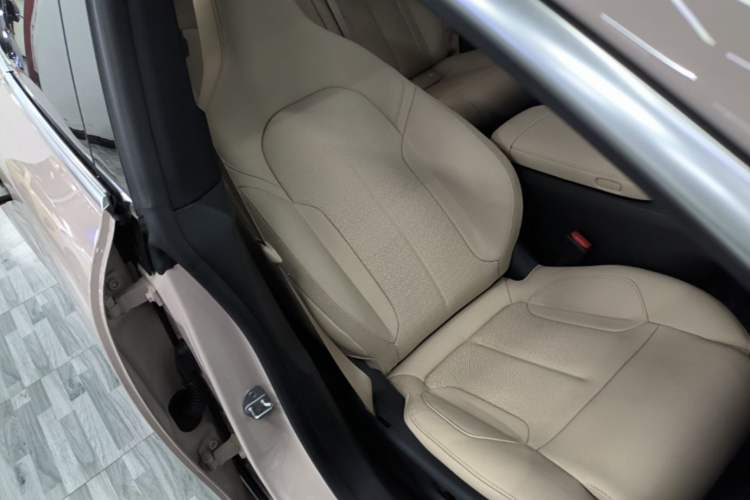 Used Nio ET5T 2024 75kWh Touring Right Front Seat